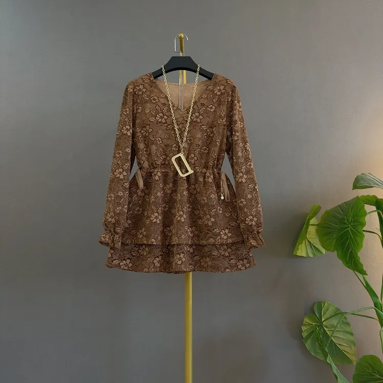 秋季法式轻熟风V领蕾丝重工刺绣花朵气质抽绳收腰显瘦大码上衣