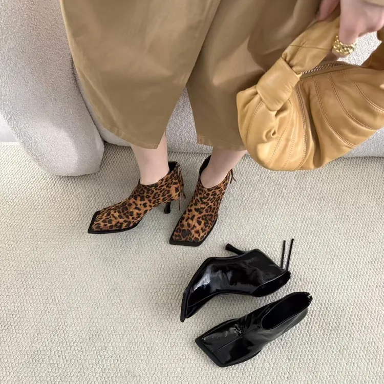 2025秋冬季复古洋气美拉德法式时装靴豹纹方头高跟瘦瘦绒面短靴女