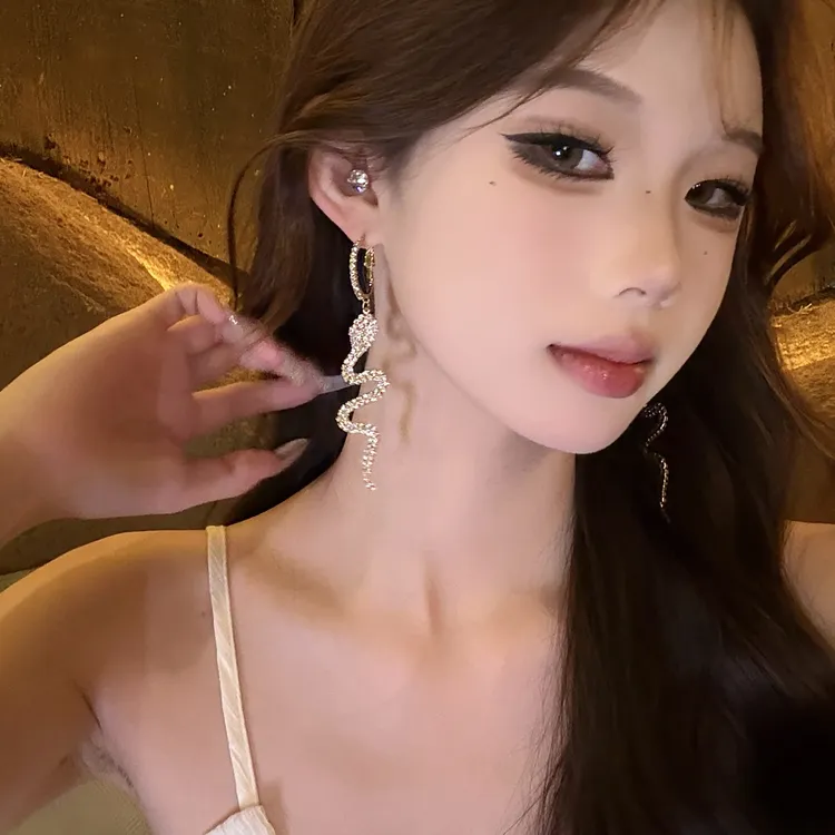 铜合金合成锆石耳饰 本命年爆款蛇形满钻气质耳环个性时尚耳饰