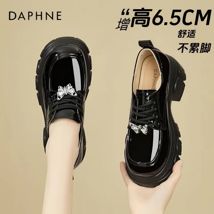 达芙妮黑色漆皮乐福鞋女2025春季新款水钻蝴蝶单鞋松糕厚底小皮鞋