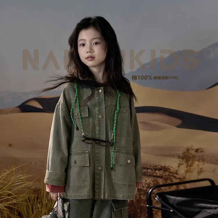 【那拉提】女童外套2025秋装新款复古经典宝宝休闲翻领夹克Y6608