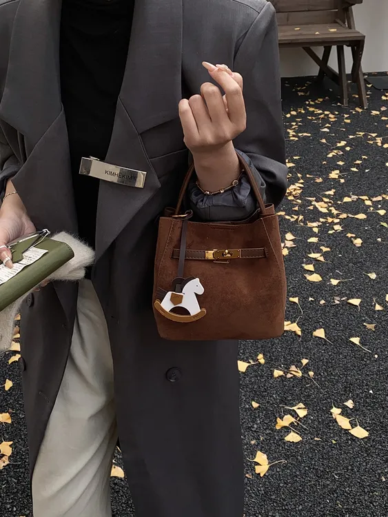 秋冬超火小众麂皮绒子母包女2025新款百搭斜挎包时尚手提包小拎包