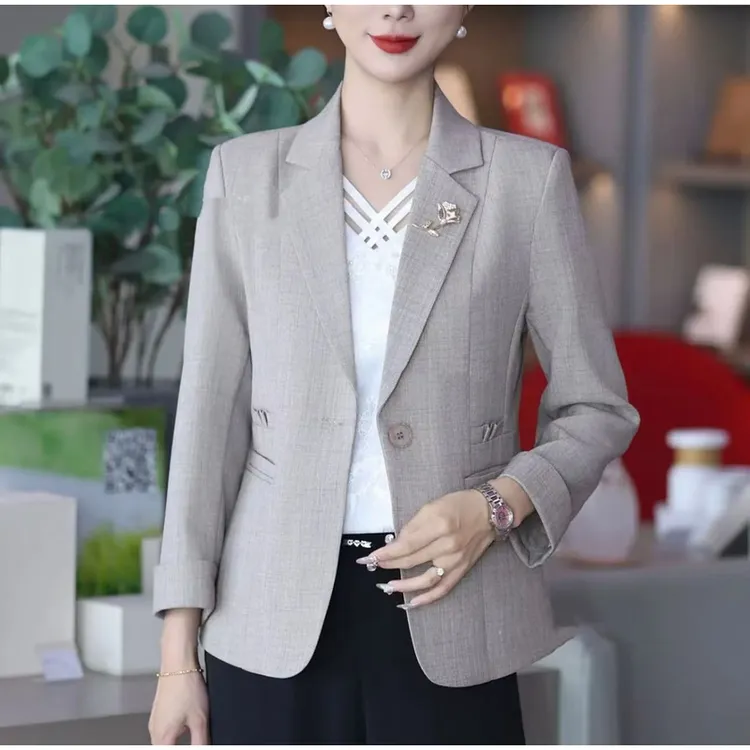 2025春夏新款设计感时尚气质西装女洋气显瘦遮肉休闲小西服