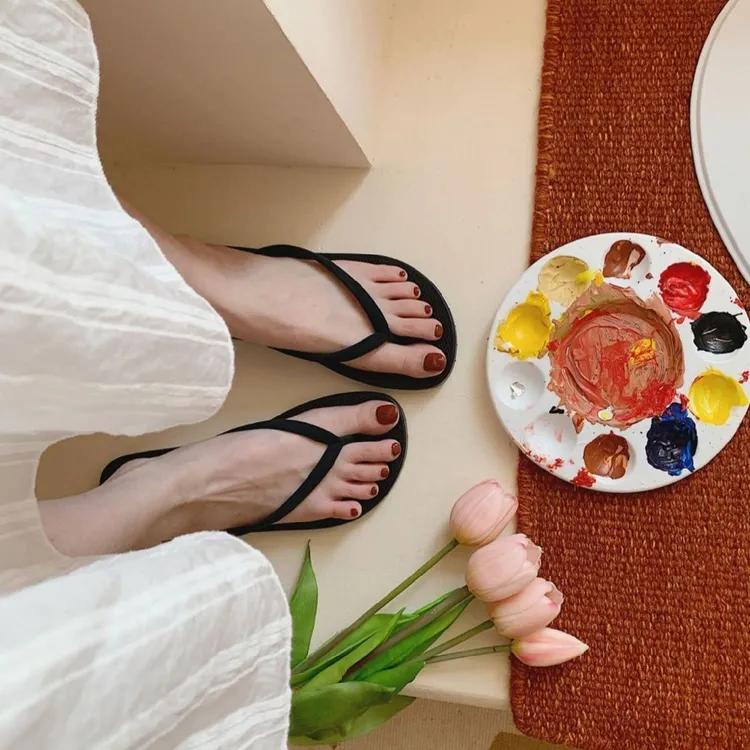 纯色人字拖鞋女夏外时尚夹脚沙滩拖鞋细防滑情侣外穿防臭厚底鞋