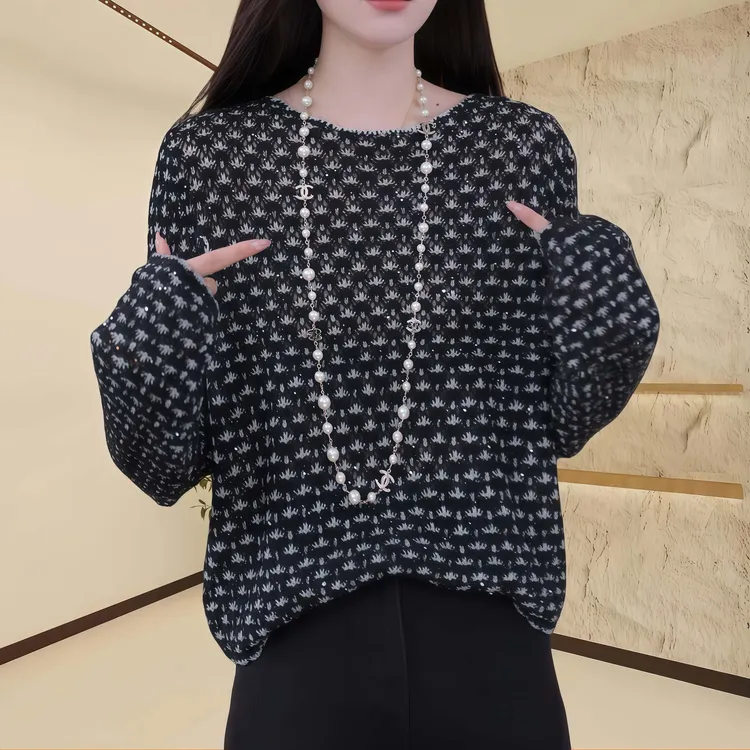早秋气质圆领镂空针织衫2025新款时尚百搭洋气珠绣薄款长袖上衣