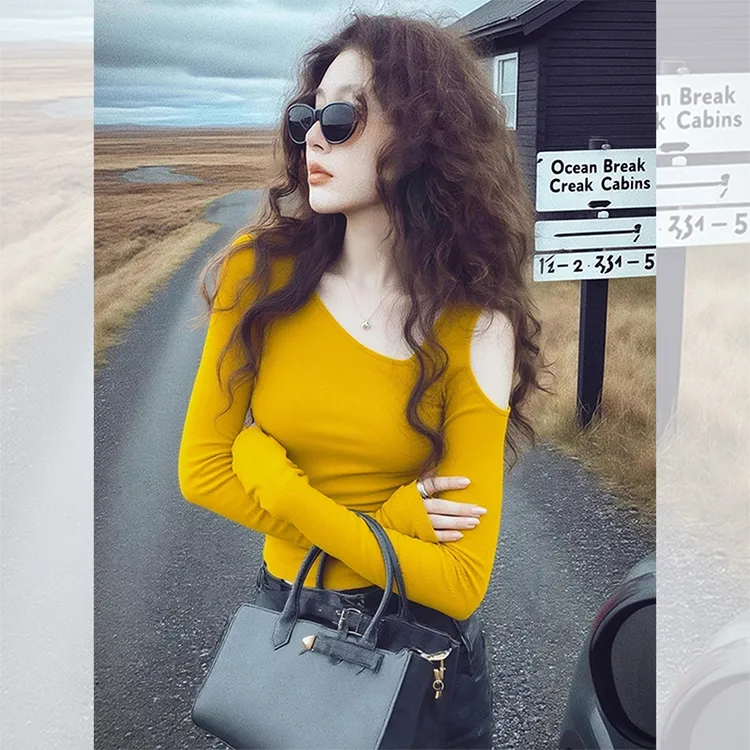 初秋韩里韩气穿搭上衣轻奢高级感洋气减龄漂亮打底黄色露肩针织衫