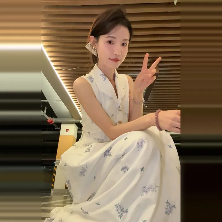 法式绝美白色碎花连衣裙子女夏季2025新款掐腰无袖背心长裙4797