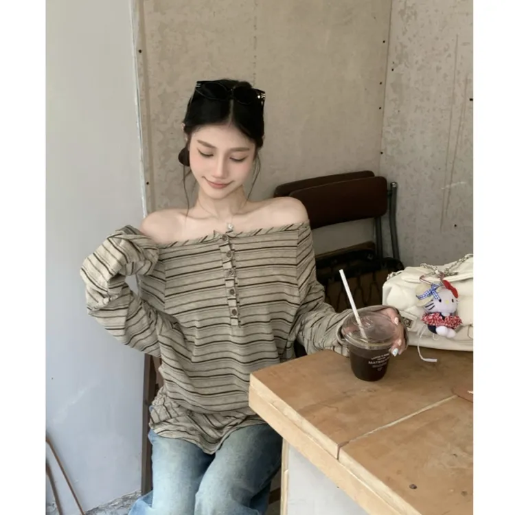 斜肩女韩系慵懒风秋季新款上衣超火超好看减龄咖色条纹一字领T恤