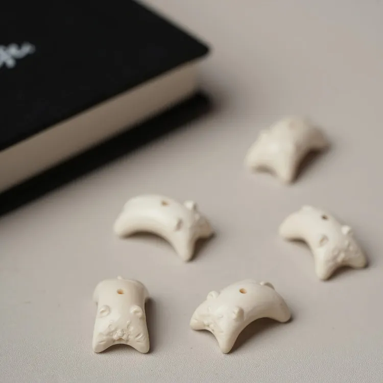 A085天然猛犸牙 趴趴虎一个约9x15mm支持鉴定