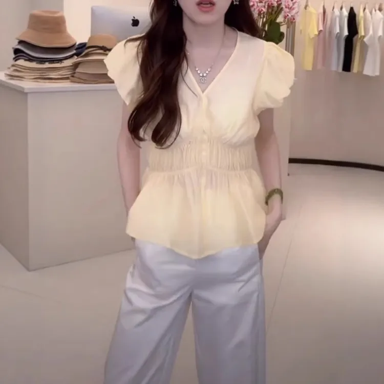 时尚V领飞飞袖衬衫夏季薄款胖MM大码女装高级感收腰修身显瘦上衣