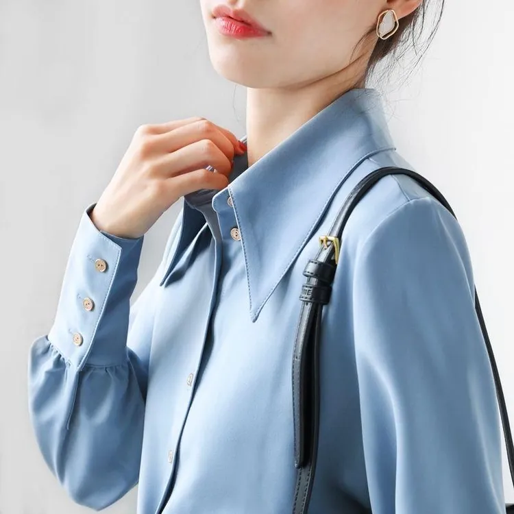 新款雾霾蓝尖领衬衫女2025秋冬设计感小众职业醋酸缎面高级感上衣
