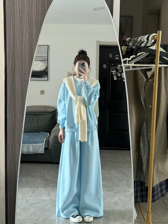 2025秋季新款多巴胺穿搭米白色披肩蓝色假两件上衣高腰阔腿裤套装