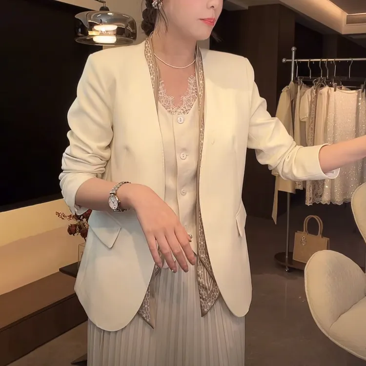 高感轻奢洋气西装外套女2025新款春季时尚无领西服女气质百搭潮