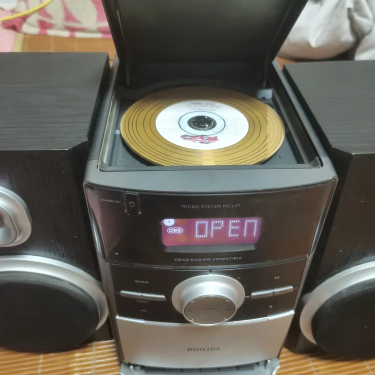高端（收音 cD 磁带）一体组合音响，音质好！