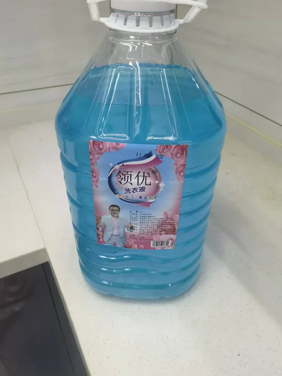 领优浓缩洗衣液去污家用洗衣真干净