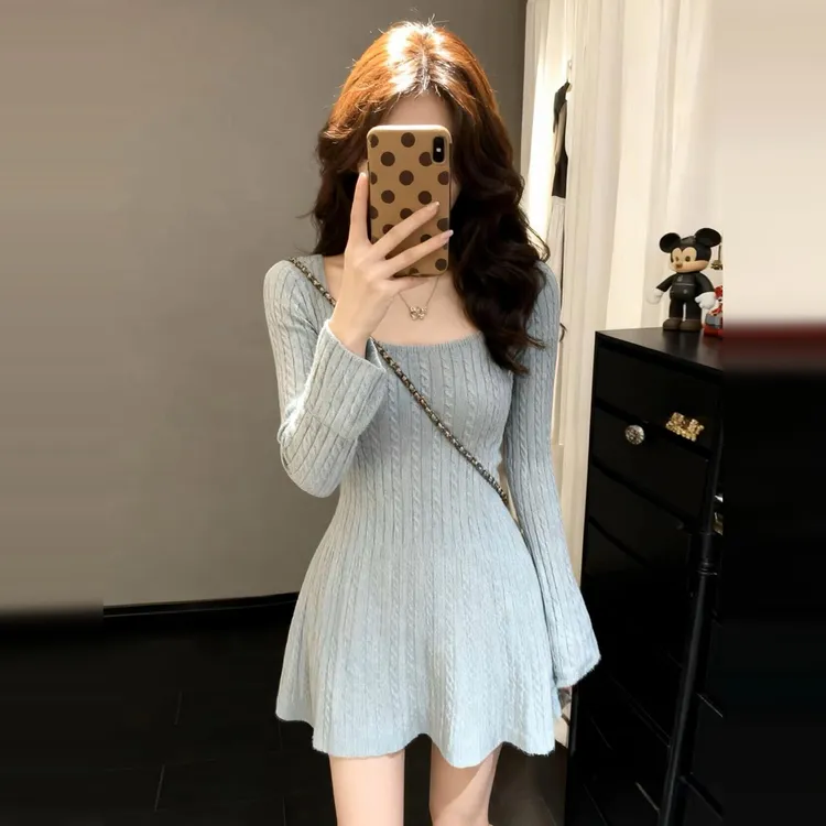 法式温柔蓝色针织连衣裙子女秋冬季2026新款小个子巨好看掐腰短裙