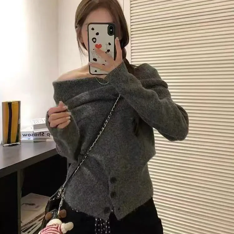 一字肩宽松毛衣2025秋冬季设计感时尚休闲套头露肩