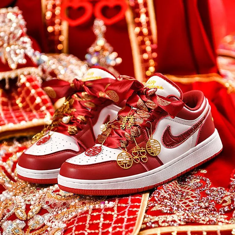 耐克联名ABCaj1龙年婚鞋红色新娘鞋新款情侣低帮板鞋空军一号情侣