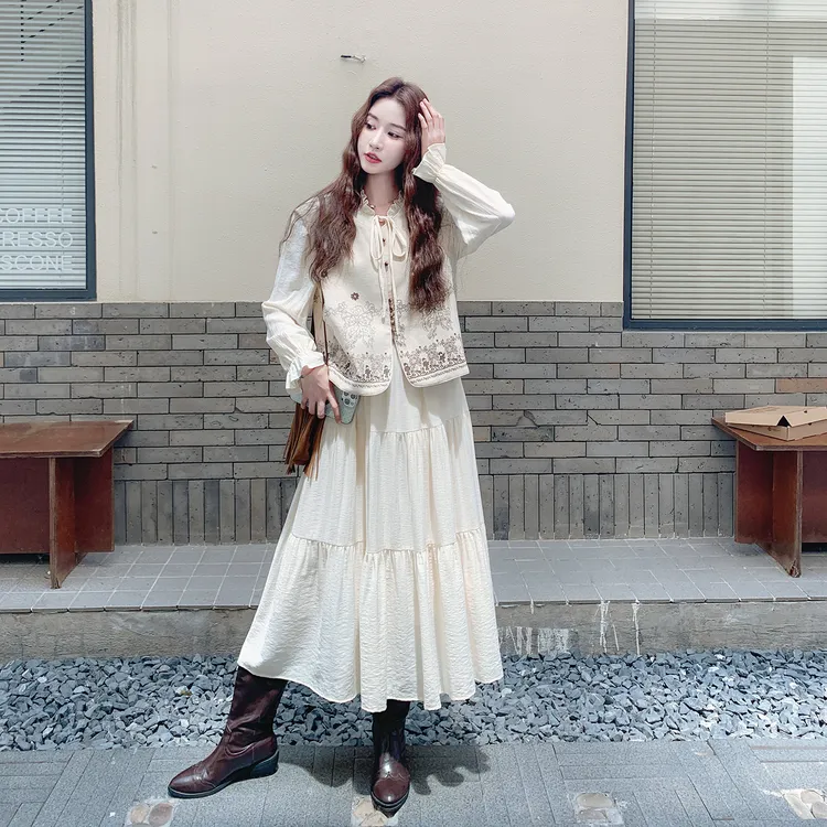 温柔松弛感早秋穿搭女2025秋季新款印花马甲叠穿收腰连衣裙两件套