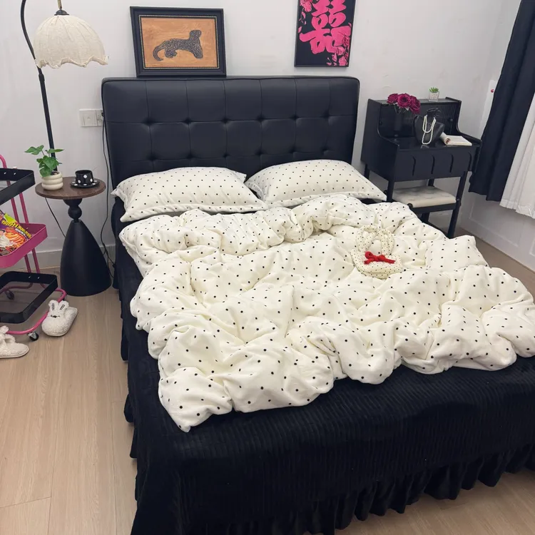 2025新款热卖款亲肤舒适加绒加厚牛奶绒花边床盖款四件套双面绒