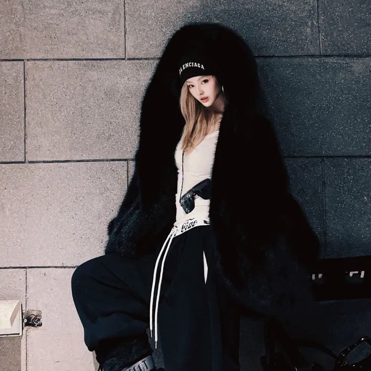 洪小妍自留  一直想拥有地一件设计师毛毛外套