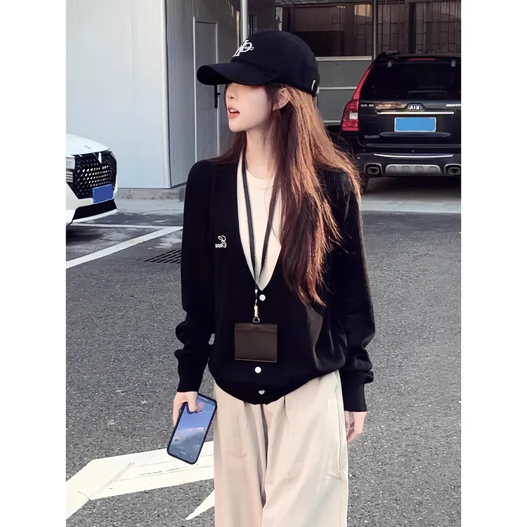 黑色假两件美式复古印花圆领针织开衫女早秋季慵懒风宽松长袖毛衣