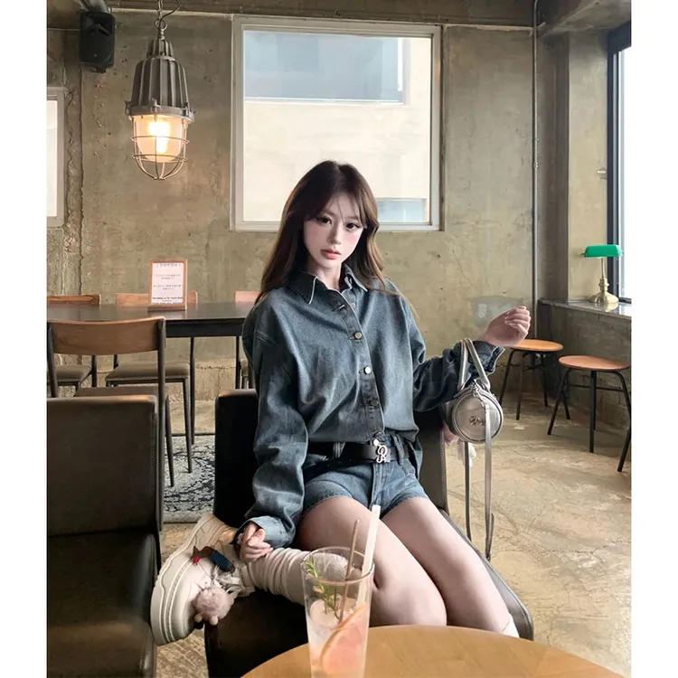 【巴黎腔调】蓝色复古上衣水洗衬衫女夏秋季牛仔短裤套装