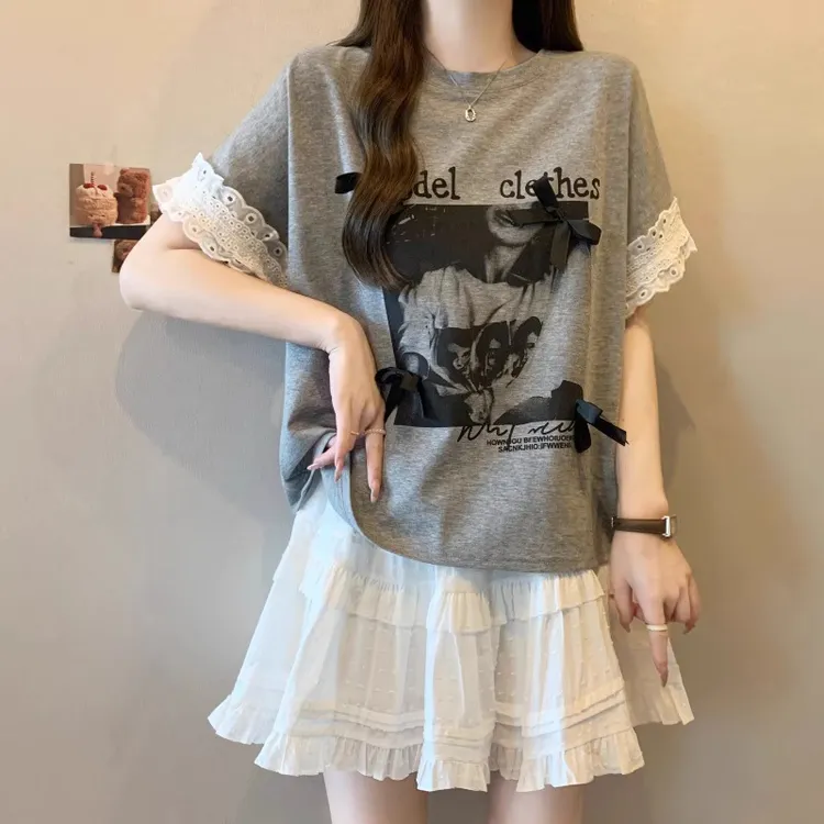 蕾丝拼接蝴蝶结灰色正肩短袖T恤女夏季大码胖mm宽松遮肚减龄上衣