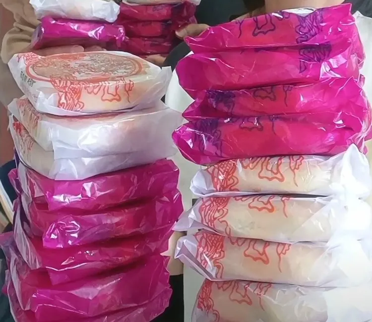 昭通老式白糖花生芝麻月饼黑芝麻老式月饼云南传统风味美食