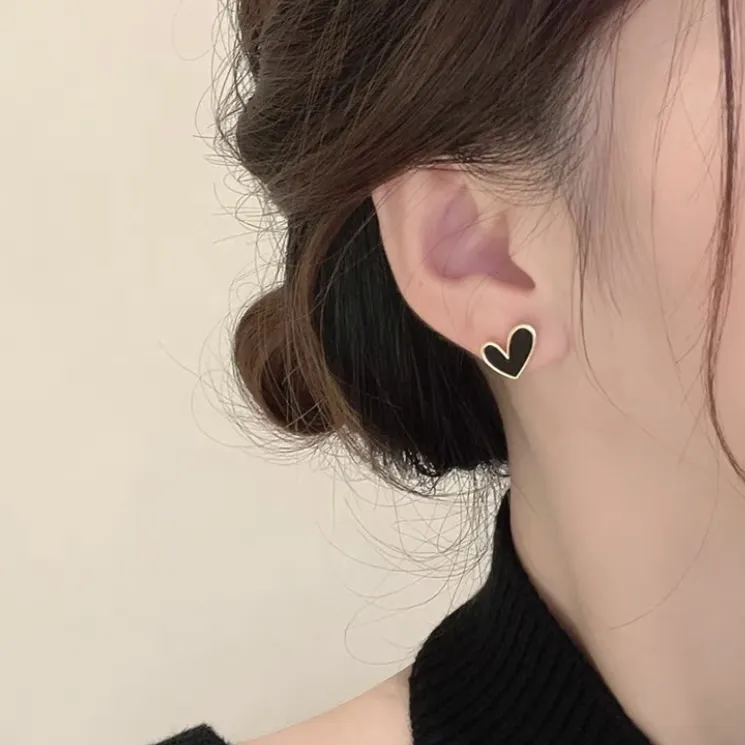 铜合金耳饰 H195设计感爱心蚊香盘耳夹无耳洞女小巧黑色耳饰高级