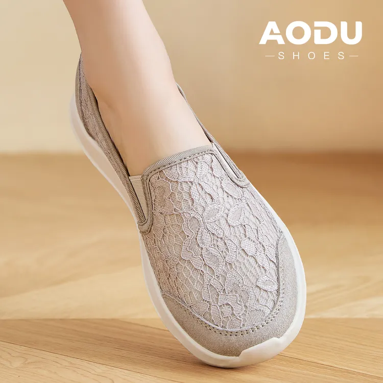 2025新款秋季一脚蹬老北京布鞋女休闲蕾丝上班不累脚女鞋软底软面