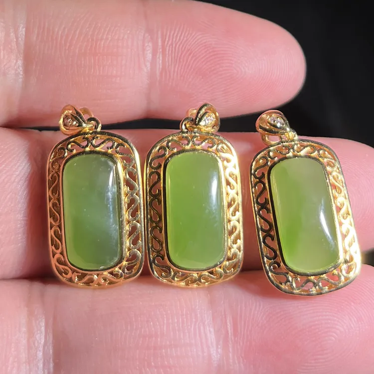 【一份3个】S925银天然果绿碧玉14*7MM无事牌吊坠FG379