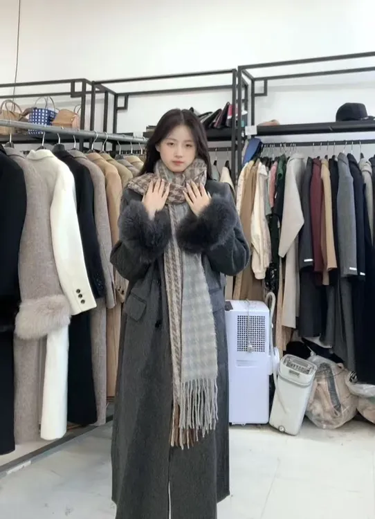 2025年新款秋冬新款奢感黑狐毛袖百搭宽松过膝长款大衣192
