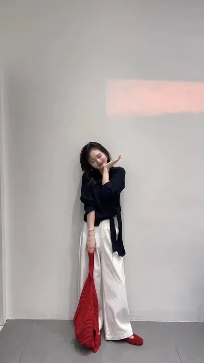 2025秋季新款韩版气质显瘦收腰绑带黑色针织上衣百搭阔腿裤两件套