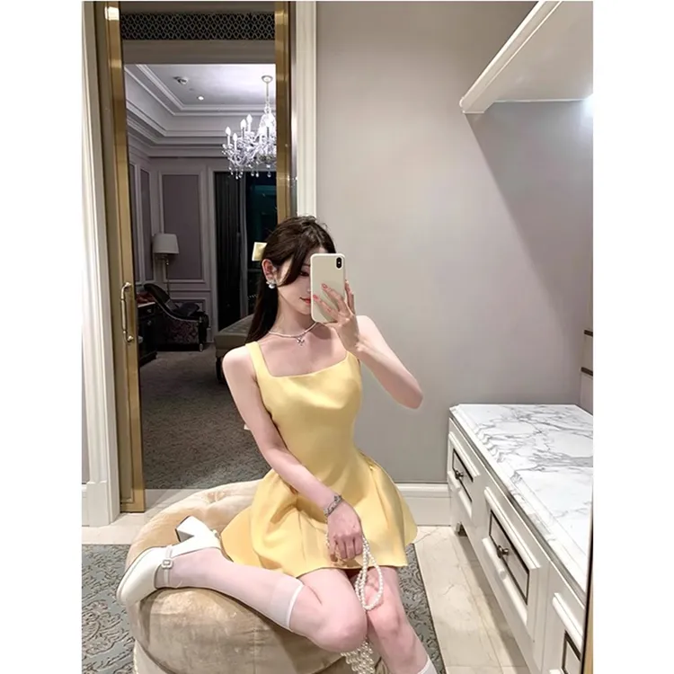 法式御姐露背蝴蝶结连衣裙夏季2025新款甜美显白奶黄色少女吊带裙