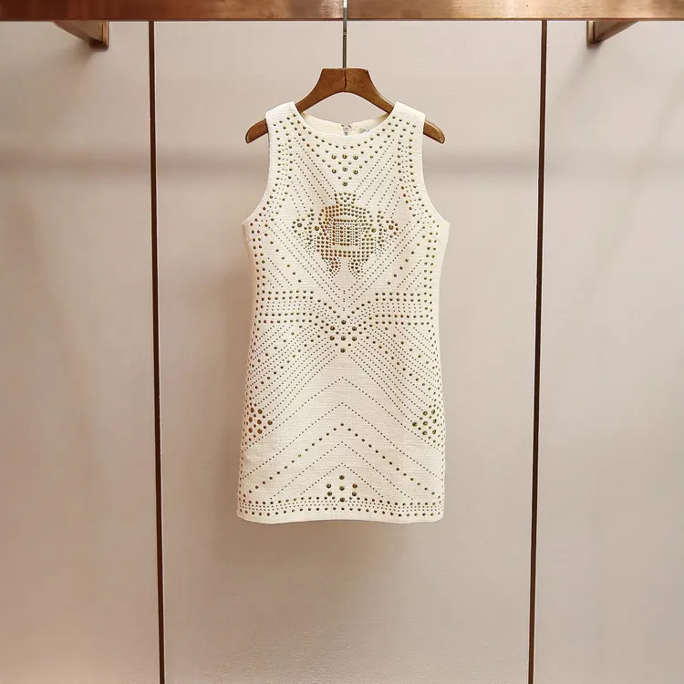 06深圳南油高端女装夏季新款洋气时髦法式设计感钉珠针织背心连衣