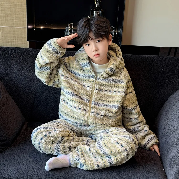 男童珊瑚绒睡衣新款冬季中大童秋冬款加绒加厚男孩保暖家居服套装