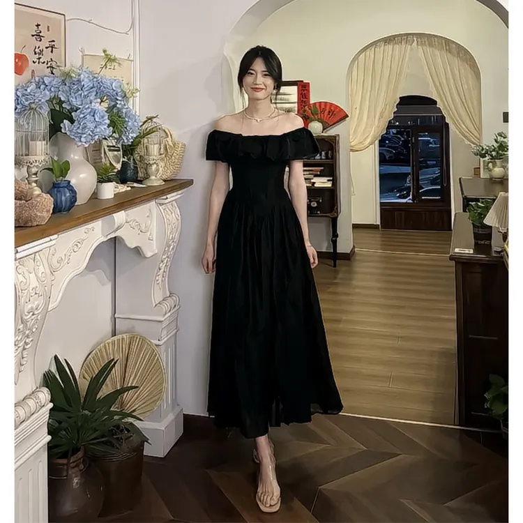 设计感连衣裙2025夏季新款法式气质一字肩收腰显瘦短袖中长款裙子