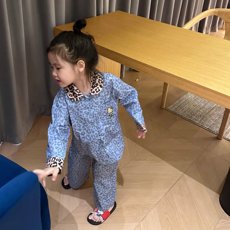 甜小七女童2025秋季新款韩版卡通豹纹KT猫睡衣睡裤休闲家居服套装