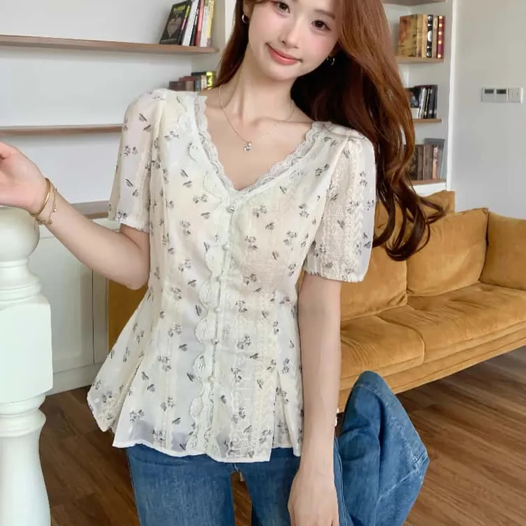 大码女装胖mm2025夏季新款法式V领蕾丝边碎花T恤显瘦小众短袖上衣