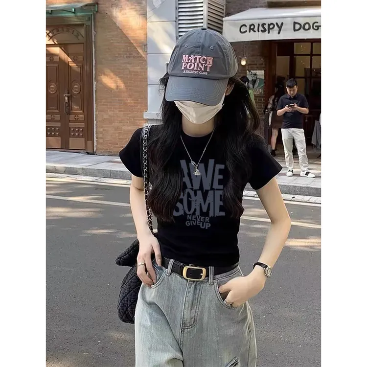 夏日多巴胺穿搭短款辣妹上衣设计感小众t恤女短袖正肩黑色洋气ins