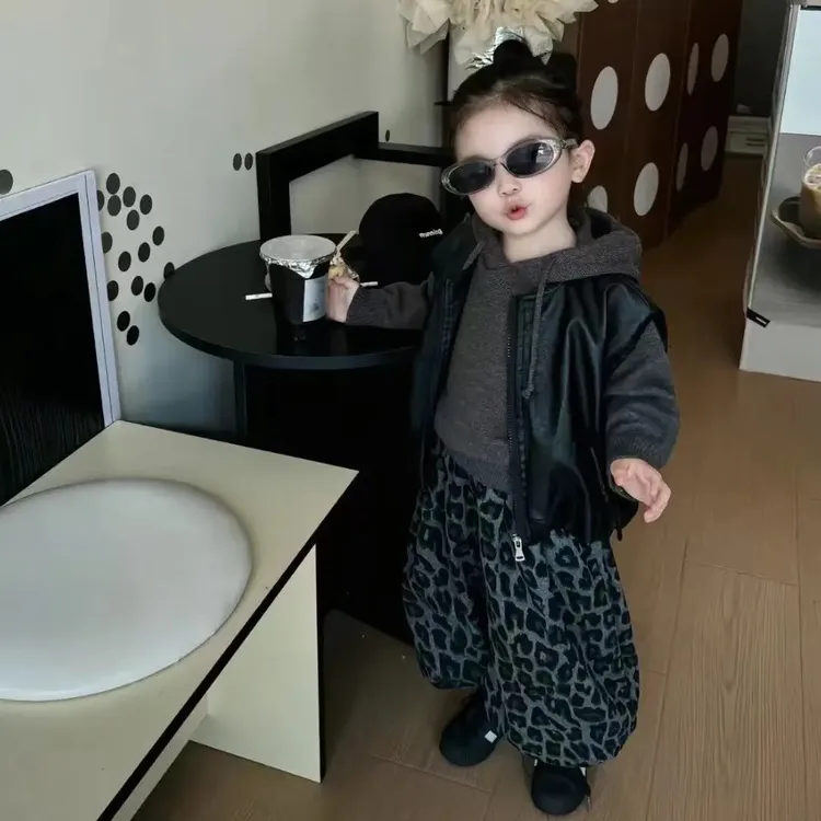 女童套装2025秋季新款连帽毛衣皮衣豹纹奶奶裤套装时尚洋气韩版