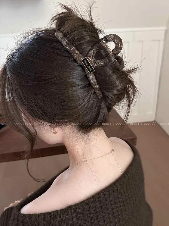 复古布艺格纹金标头发抓夹女2025新款高级感发夹大号鲨鱼夹子发饰