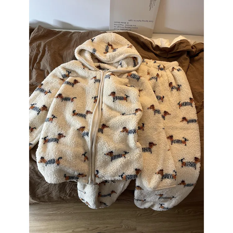 韩版少女卡通腊肠狗连帽珊瑚绒睡衣女冬季加绒加厚毛绒家居服套装