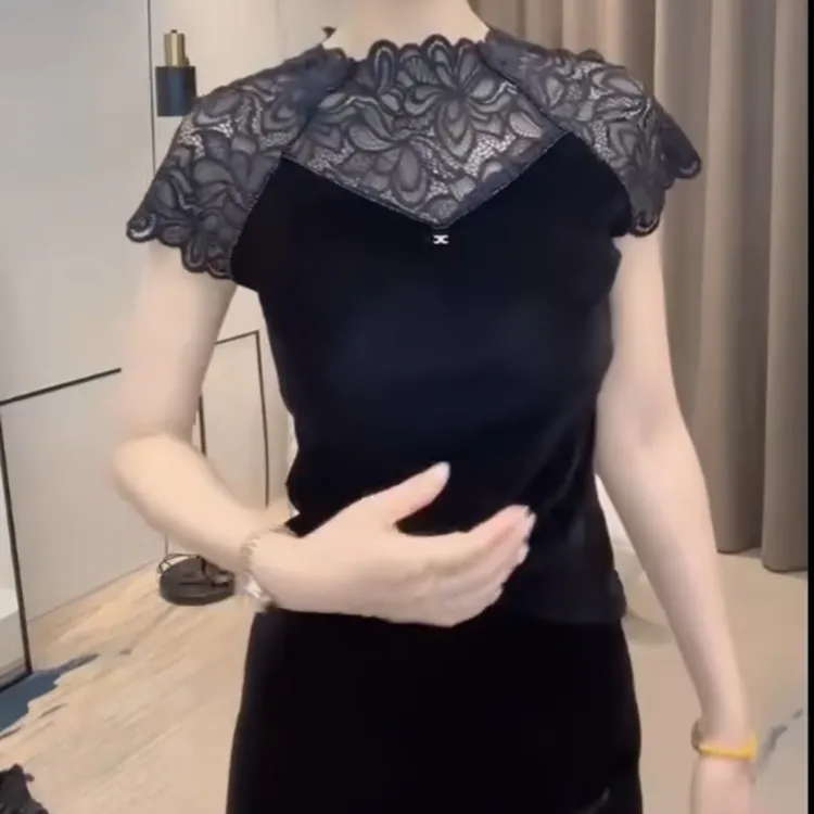 短款短袖圆领植绒拼接蕾丝T恤内搭气质网红小香风