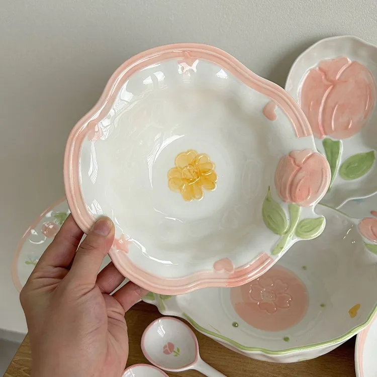 高颜值浮雕少女可爱陶瓷郁金香餐具ins盘子家用饭碗釉下彩套装