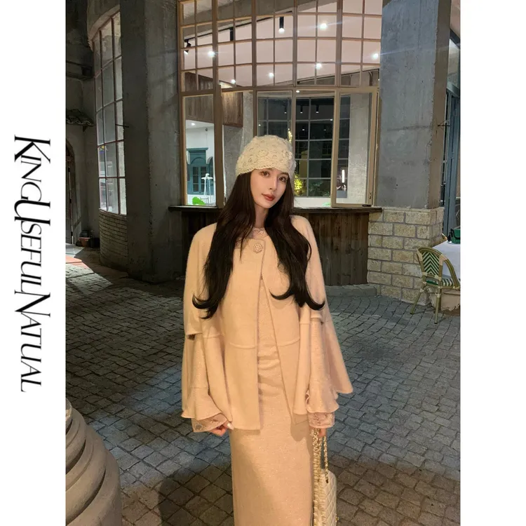 KUN【爱丁堡秋天】印象深刻 毛绒廓形斗篷一件隐形藏肉粉色秋冬外套