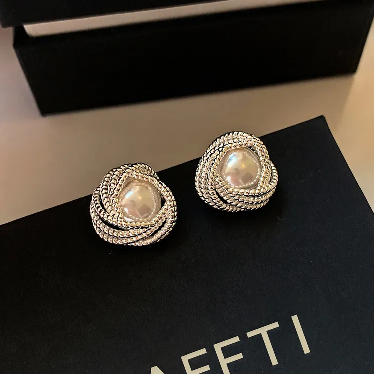 铜合金耳饰 独特漂亮珍珠耳钉女2025新款高级感轻奢气质耳环耳饰