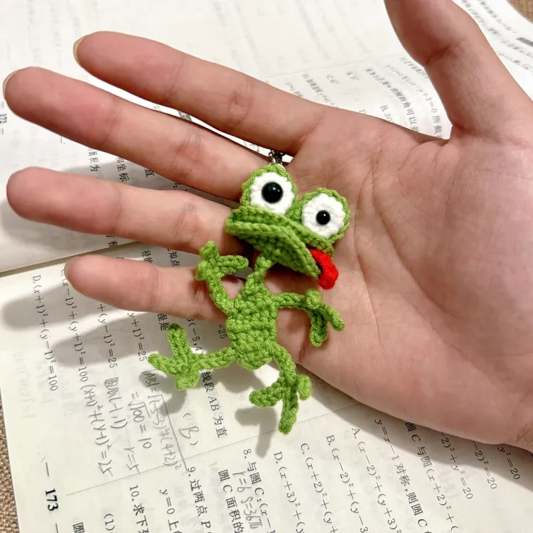 手工钩织DIY小丑蛙挂件材料包搞怪青蛙钥匙扣包包挂件可爱送礼物