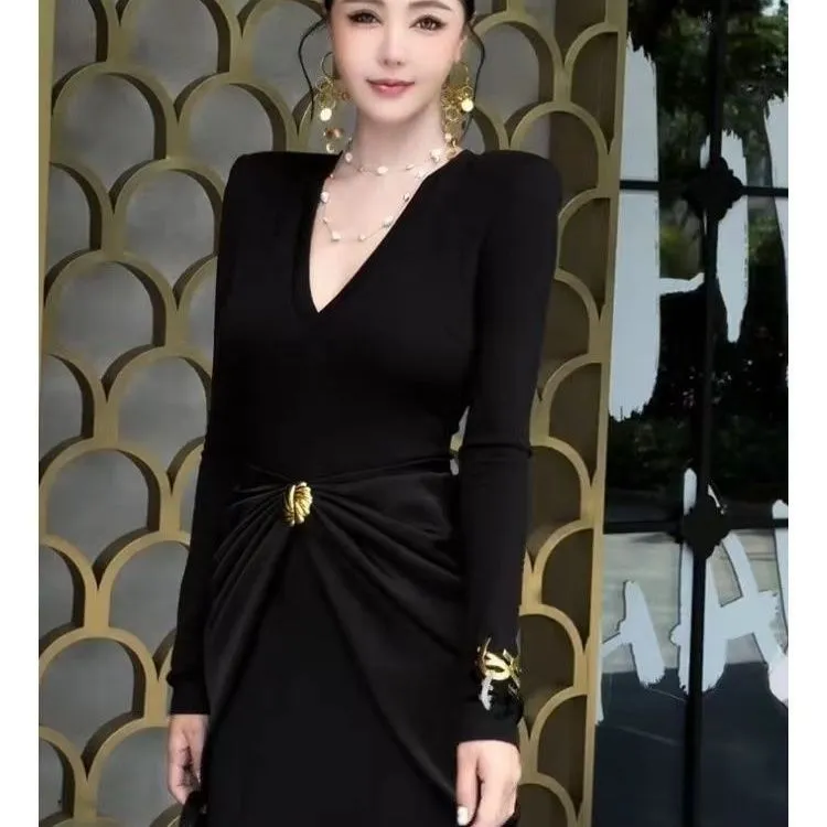 黑色连衣裙2025早秋出席重要场合气质名媛高级感独特绝美掐腰裙子